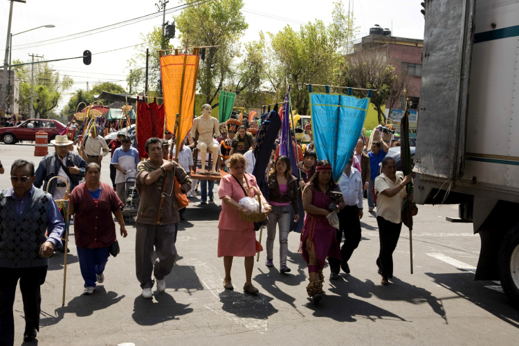 Alfadir Luna holds banners