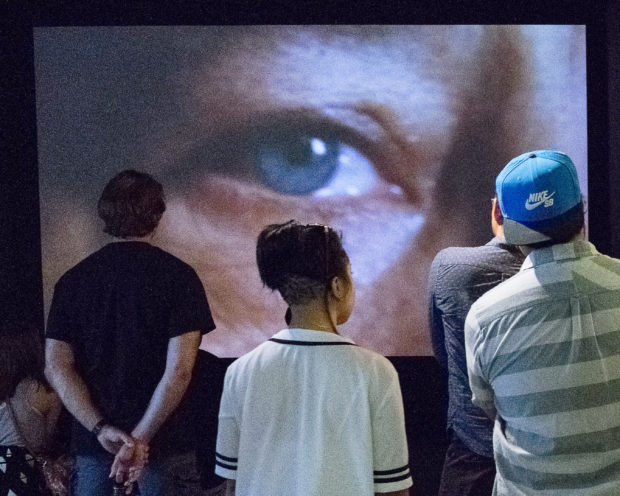 "THE DUEL" and people watching it